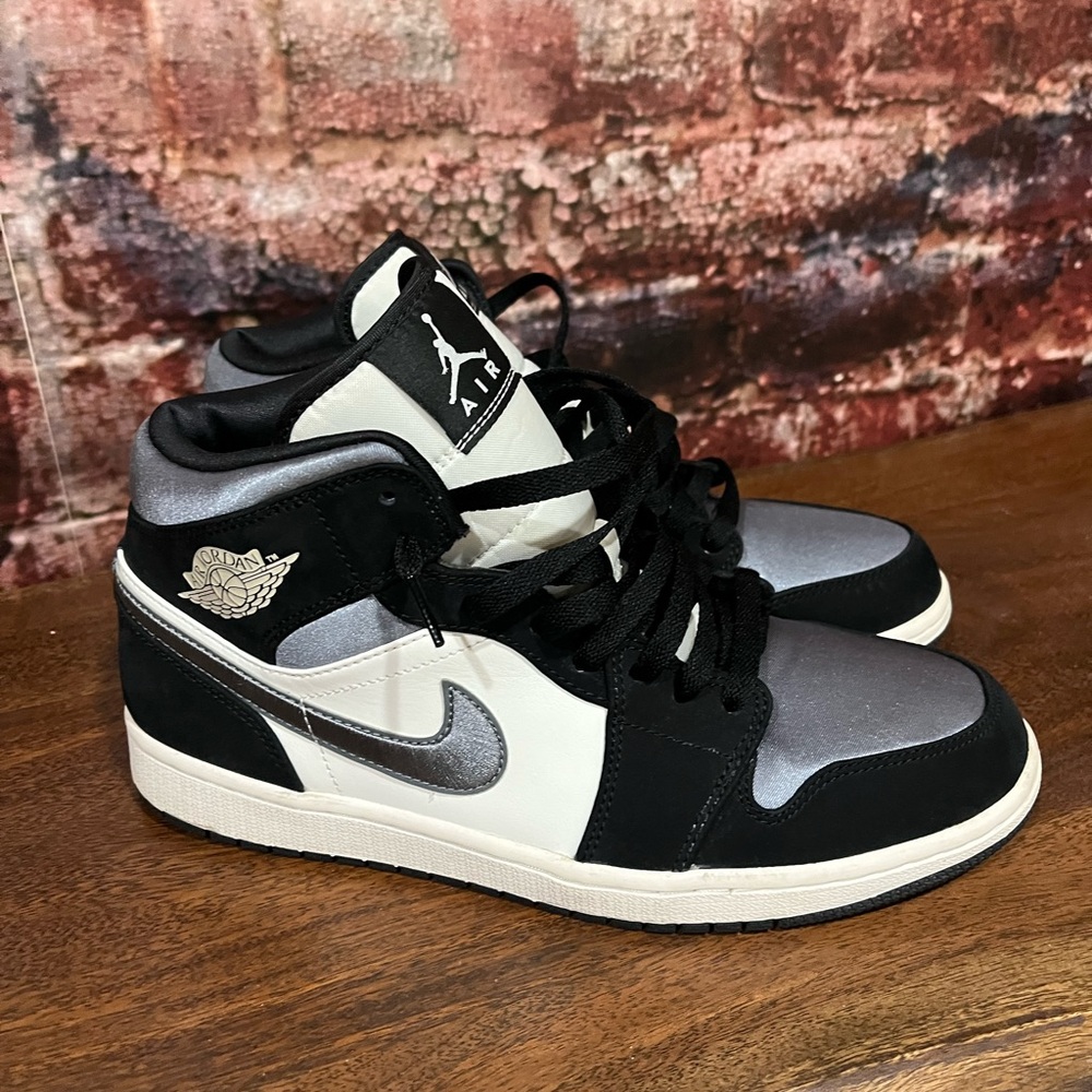 PREOWNED EXCELLENT CONDITION Nike Black Grey and White JORDAN 1’s Sneakers - Picture 10 of 10